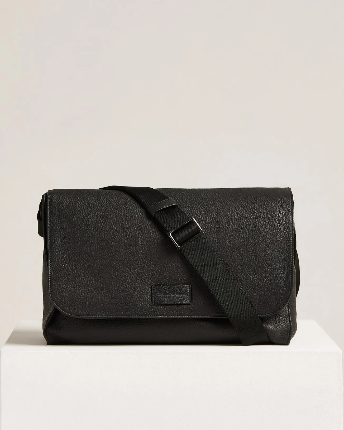 BLACK GRAINED STAG-LEATHER SHOULDER BAG