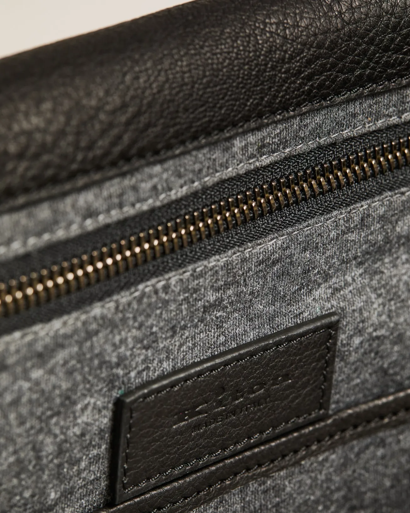 BLACK GRAINED STAG-LEATHER SHOULDER BAG