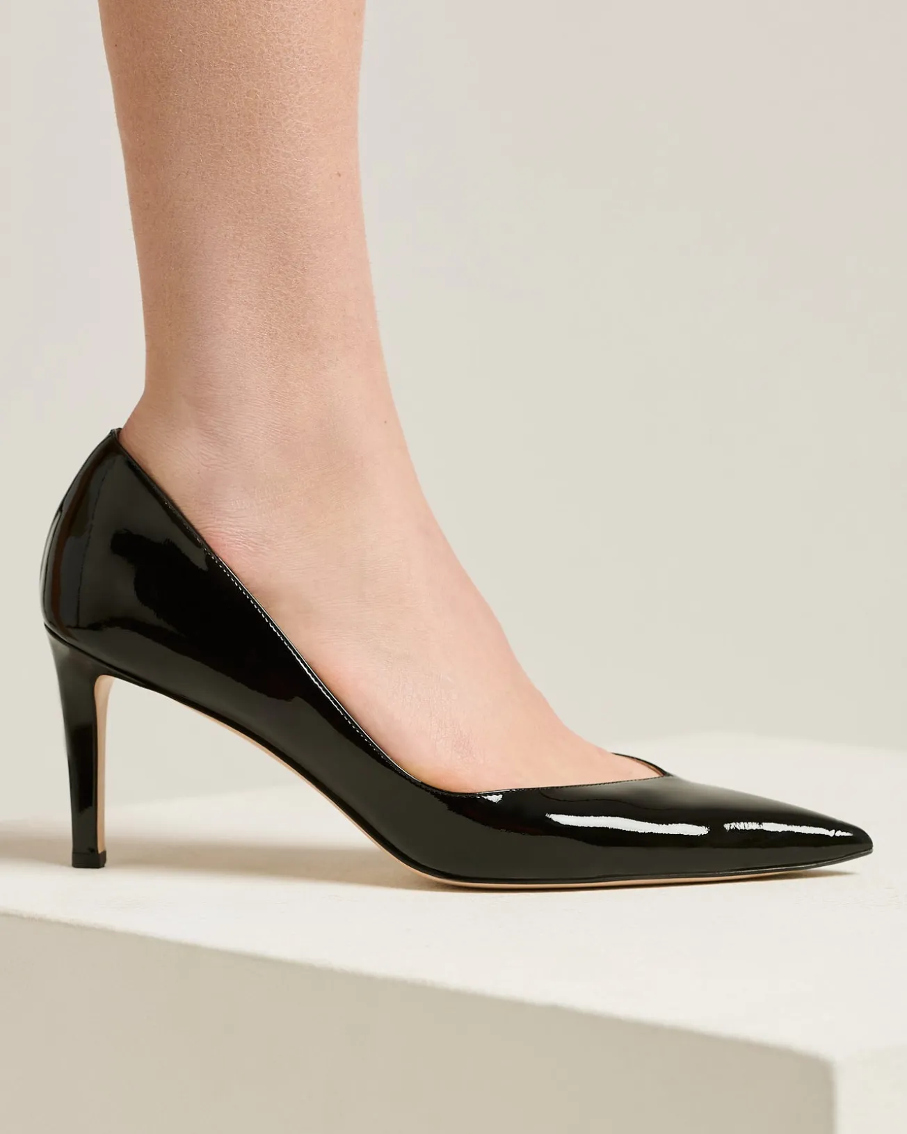 BLACK PATENT LEATHER PUMPS
