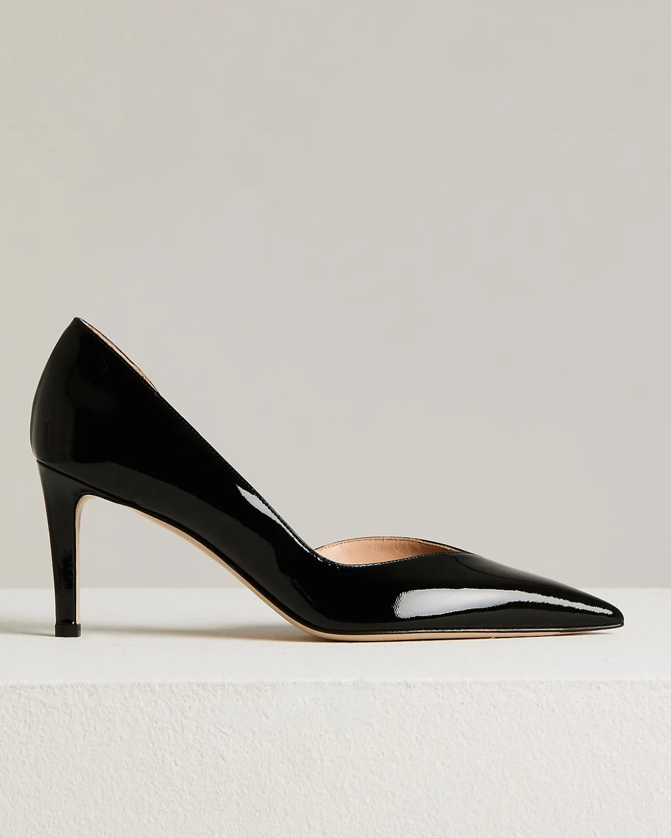 BLACK PATENT LEATHER PUMPS