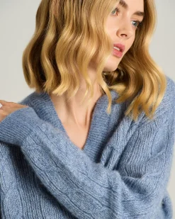 FINE YARN V-NECK SWEATER