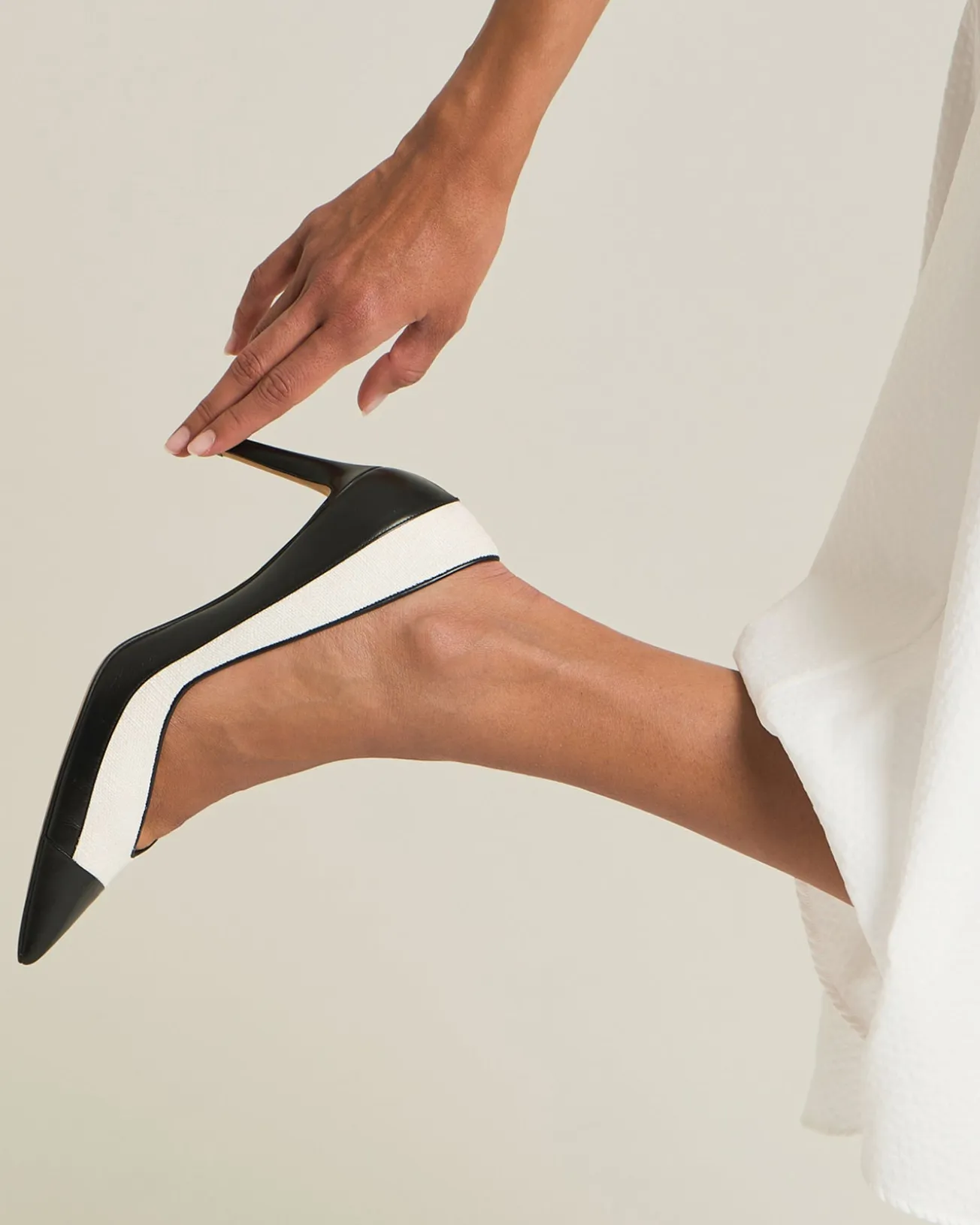 LEATHER COURT SHOES WITH INSERTS