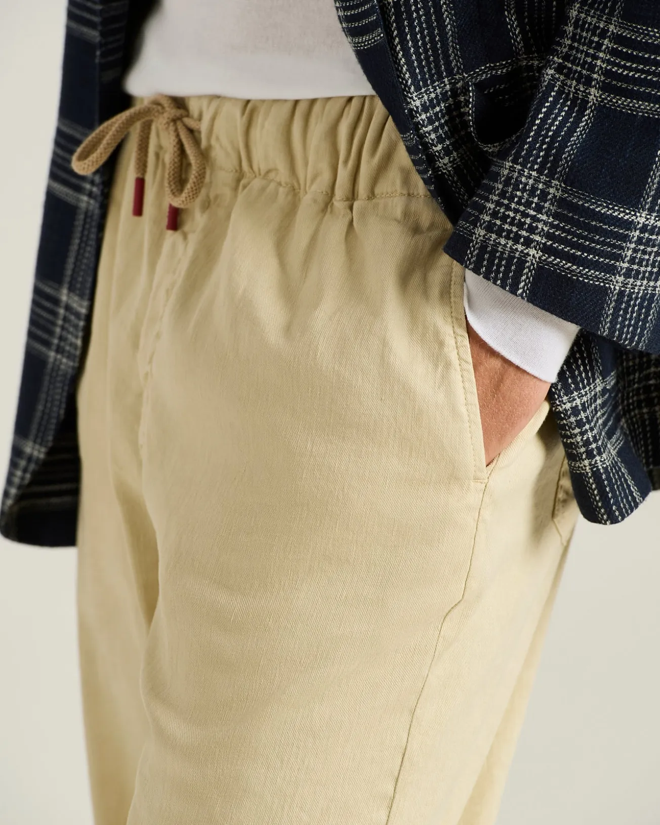 LINEN AND COTTON BLEND TROUSERS IN BEIGE