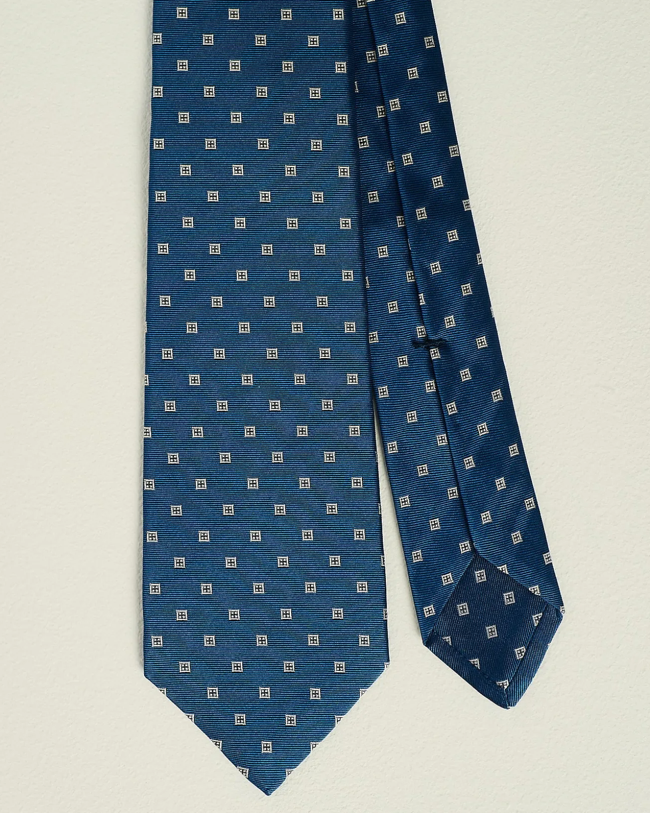 PATTERNED SILK TIE