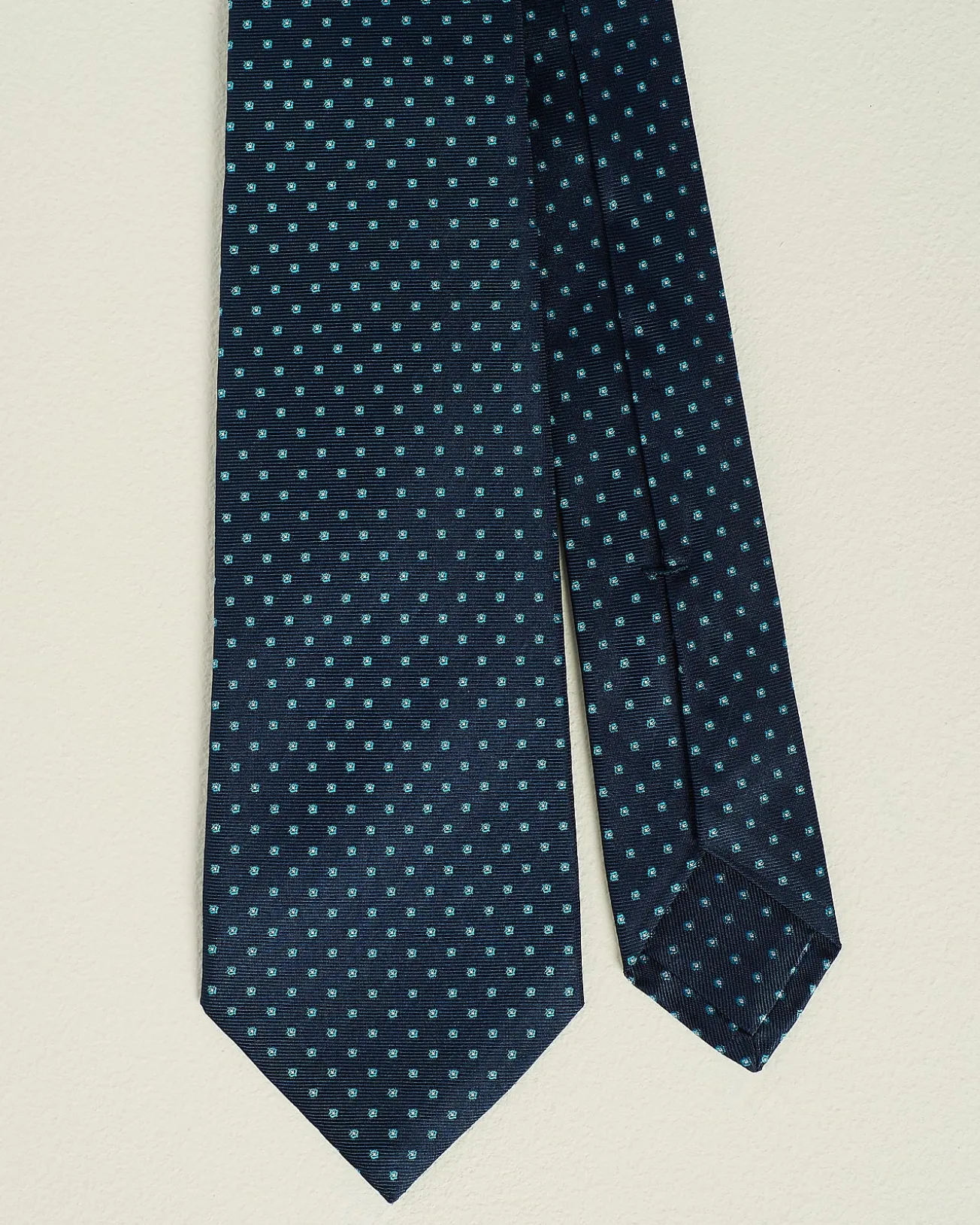 PATTERNED SILK TIE