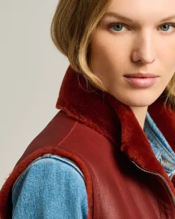 REVERSIBLE SLEEVELESS VEST IN SHEARLING BURGUNDY