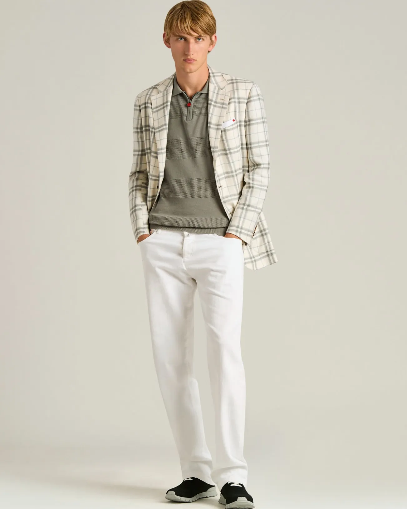 SHORT-SLEEVED ZIPPED POLO SHIRT