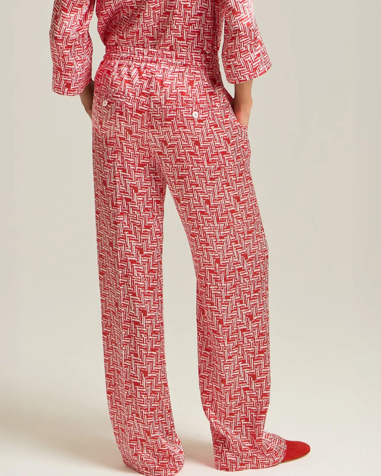 SILK TROUSERS WITH SCARLET STAIRS PATTERN