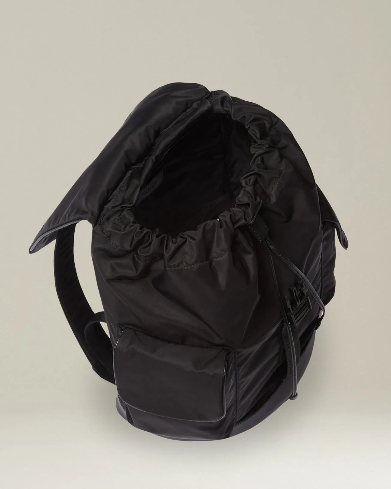 TECHNICAL TEXTILES TRAVEL BACKPACK