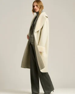WHITE CASHMERE COAT WITH FUR DETAILS